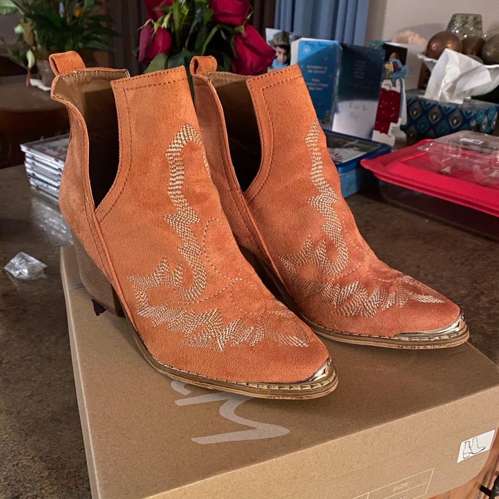 MI IM western slip on Bootie size 7